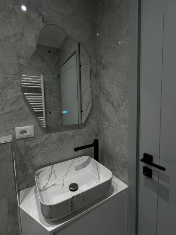 🏡 Shitet Apartament 1+1 – Pranë Maternitetit “Koço Gliozheni” ✨