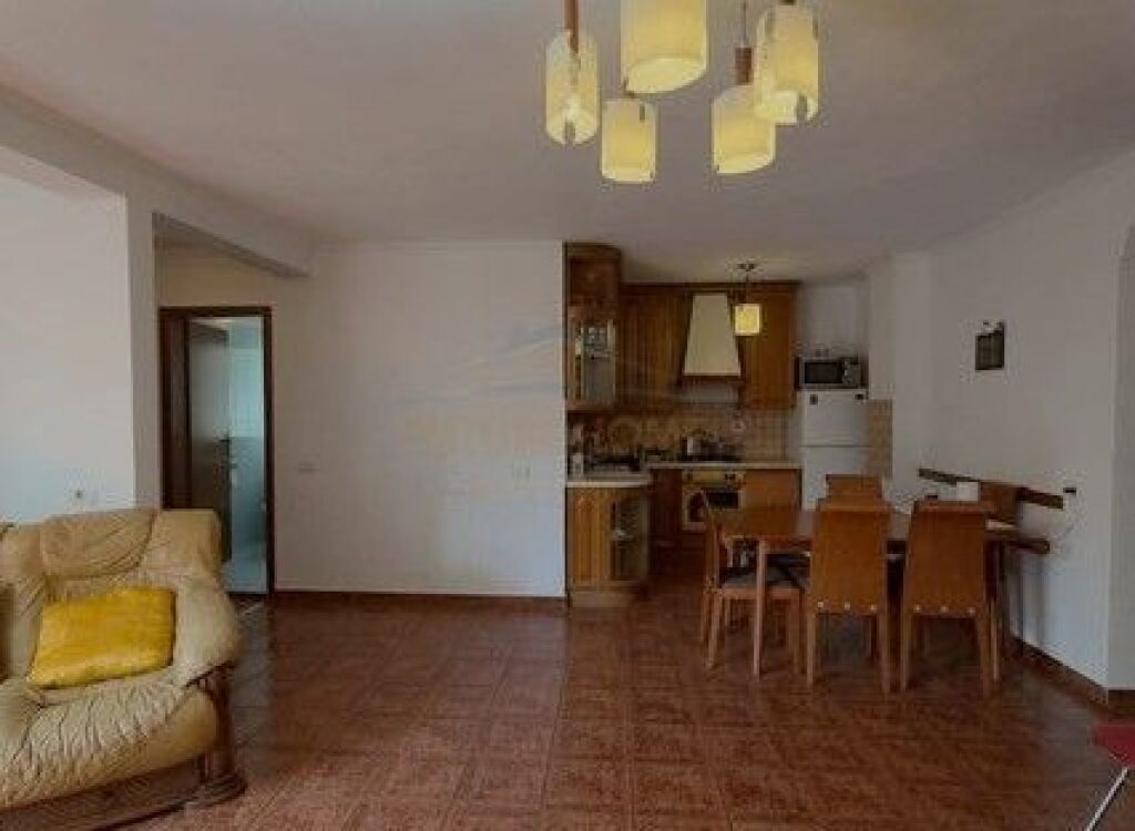 Shitet, Apartament 2+1, Zogu Zi