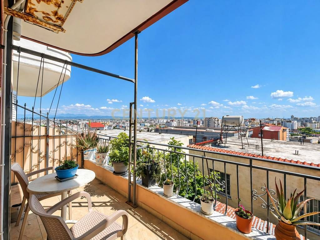 Apartament 2+1 me Ballkon dhe Pamje Qyteti, me Qira pranë Spitalit në Durrës!!