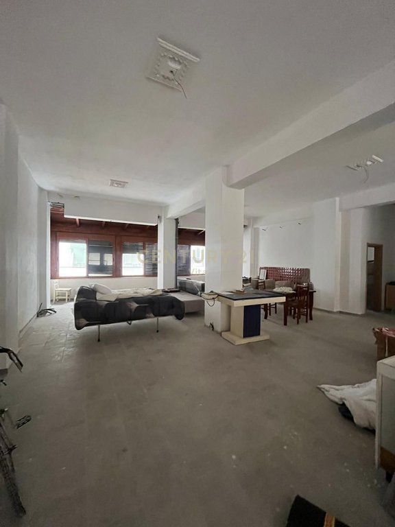 SHITET APARTAMENT TEK STACIONI I PARE NE PLAZH , DURRES !!!!