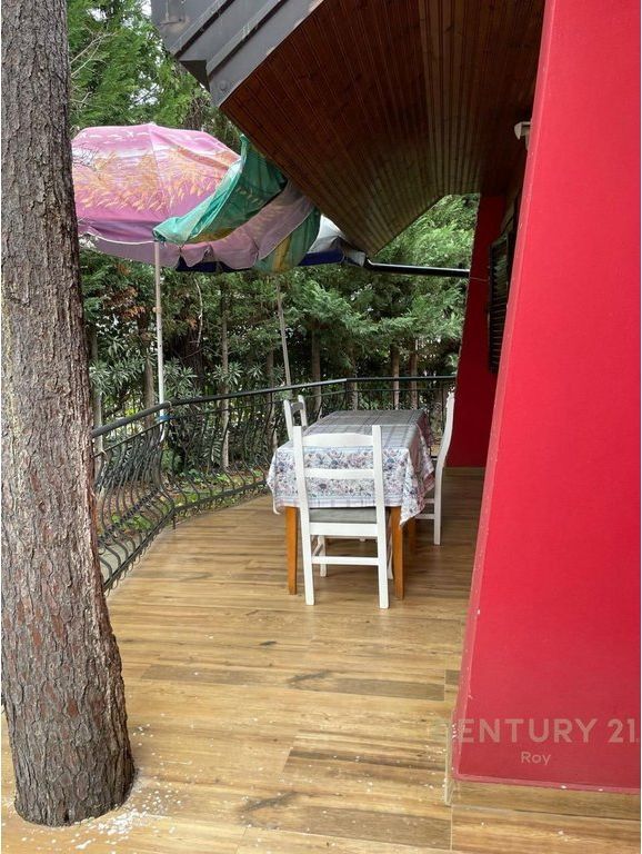 SHITET VILE 4+2 NE GOLEM 150 METRA LARG DETIT!!!