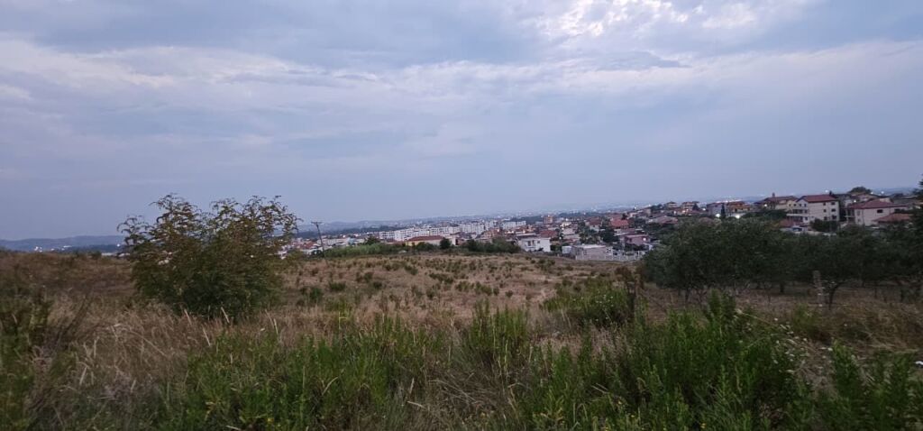 🏞 Shitet tokë truall me sipërfaqe 8,500 m² Shijak