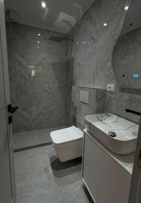 🏡 Shitet Apartament 1+1 – Pranë Maternitetit “Koço Gliozheni” ✨