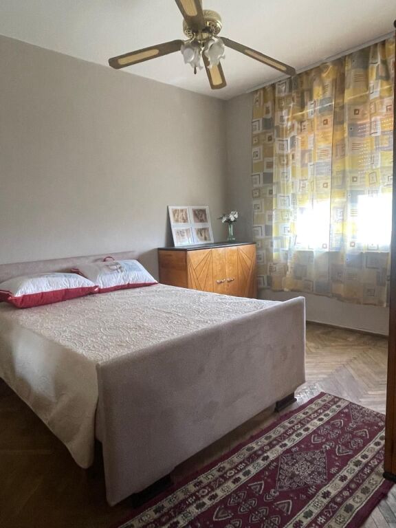 Rent | Apartament 2 + 1 tek Ish Restorant Durresi | Rruga Ferit Xhajko | 450 €/month
