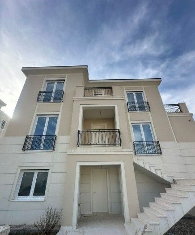 📌3-STOREY VILLA FOR SALE – COLLINA VERDE