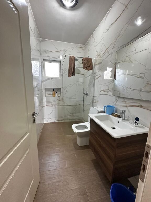 SHITET VILA 1 KATESHE GOLEM VIJE E 3-TE ME DETIN