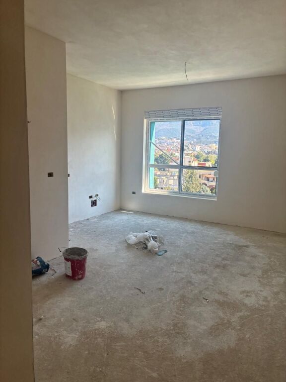 Shitet Apartament - Ali Demi
