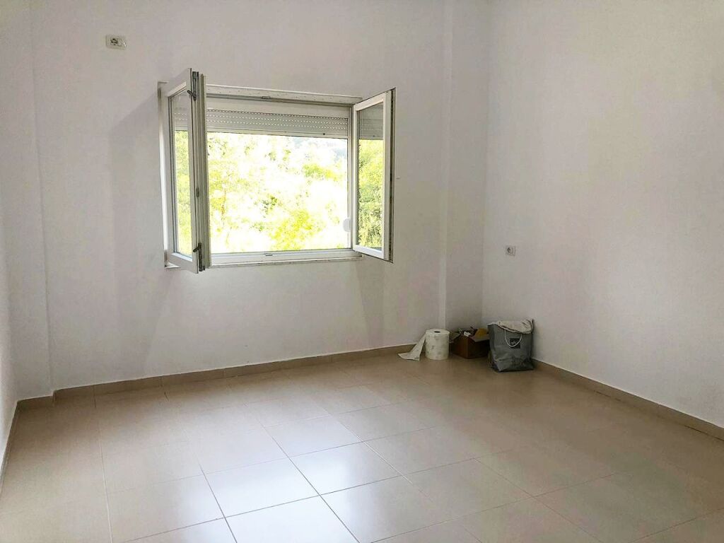 Me Qera: Apt. 2+1 📍Tek Liqeni i Thate - me Shume Hapesire | Pallat i Ri (43,000 Leke/Muaj) 🔥