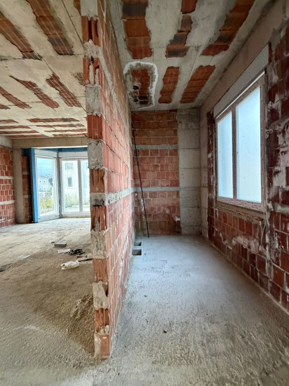 Vilë 3-Katëshe për Shitje – Collina Verde