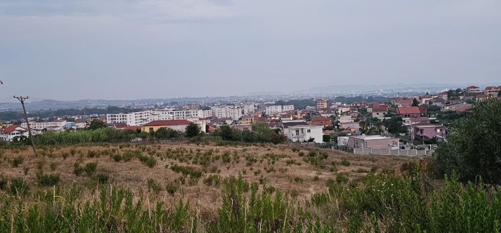🏞 Shitet tokë truall me sipërfaqe 8,500 m² Shijak