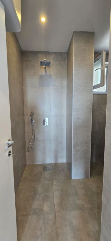 APARTAMENT NE SHITJE 1+1 ( 2 BALLKONE/PAMJE NGA DETI) - STACIONI I TRENIT,DURRES