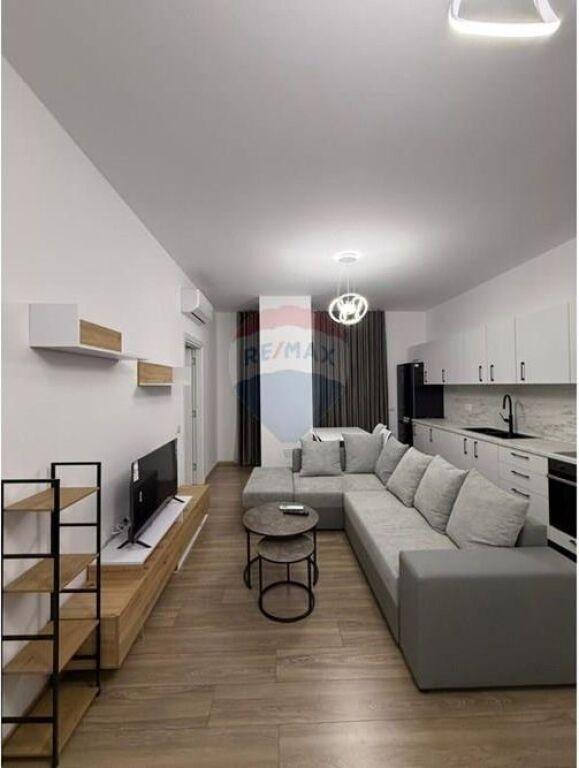 Appartamento 2+1 in vendita a Kamëz con veranda, arredato.