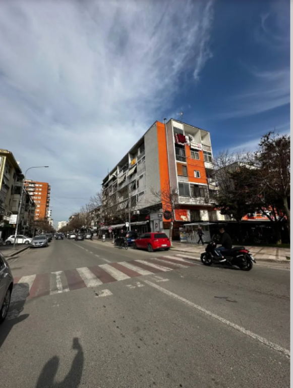 SHITET AMBJENT BIZNESI QENDER DURRES