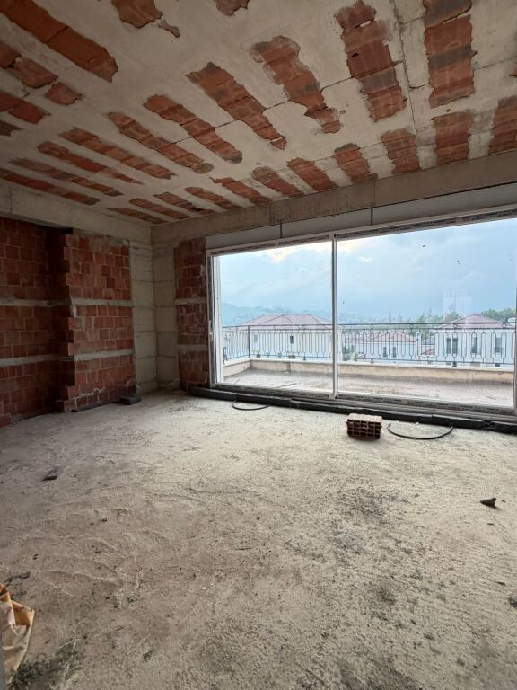 Vilë 3-Katëshe për Shitje – Collina Verde