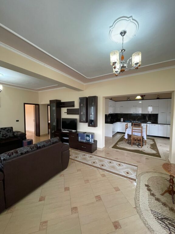 APARTAMENT ME QERA 2+1 SHKOZET PRAN SHKOLLES ISUF FERRA