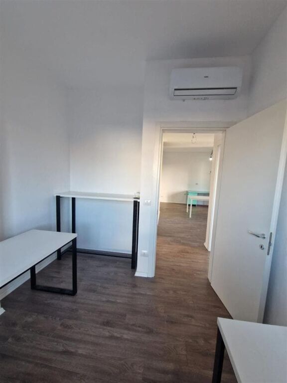Zyre Me Qera 2+1 Tek Kompleksi Garden Building (ID BZ2709) Tirane