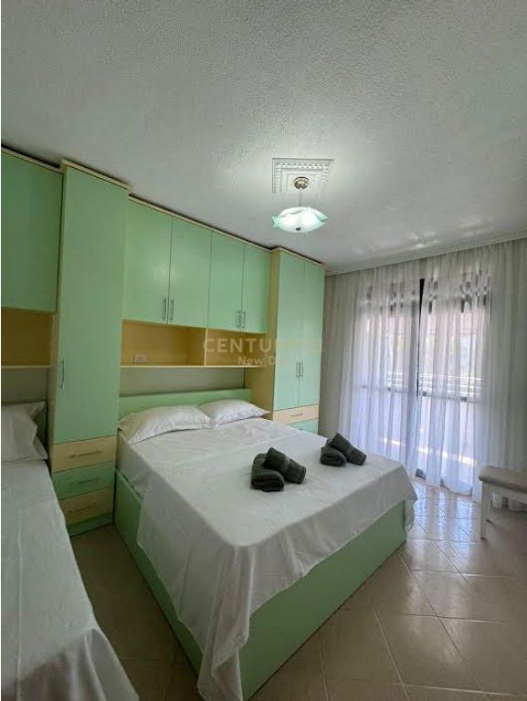 1+1 ME QIRA NE SHKEMBIN E KAVAJES ME PAMJE DETI