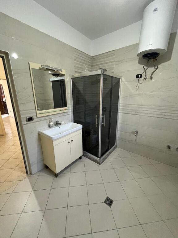 Apartament 2+1+parkim me qera tek Kodra e Priftit