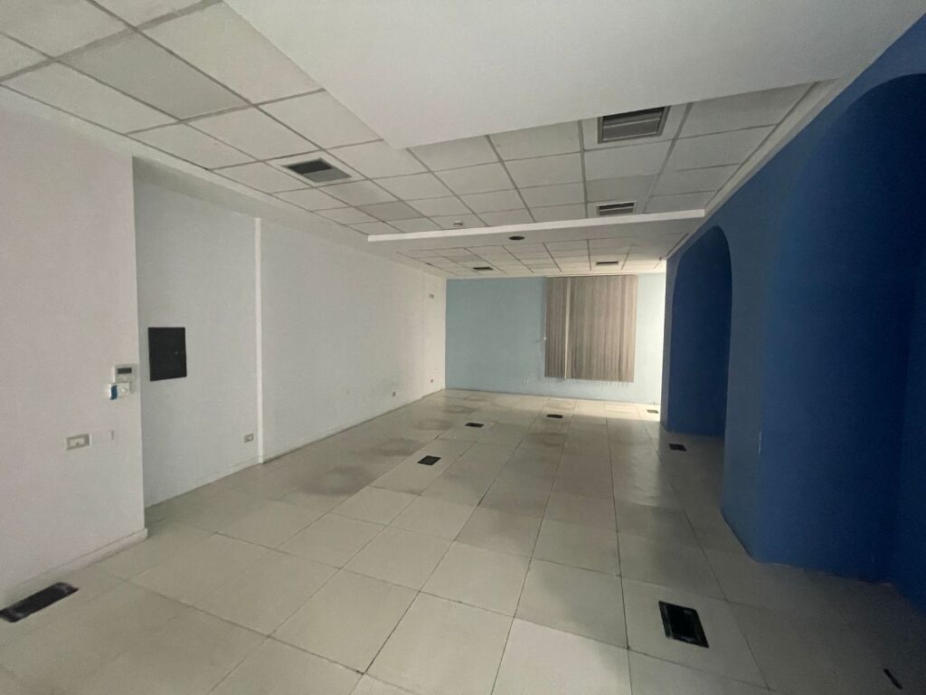 AMBIENT ZYRE 850M2 ME QERA TEK RRUGA E KAVAJES