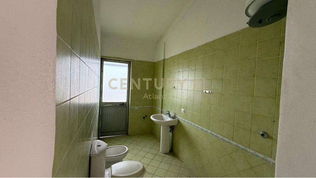 Penthouse Me Pishine 3+2+3+Post Parkimi Për Shitje në Plazh Hekurudha, Durrës| 315 m²