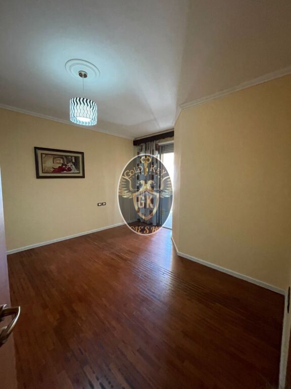 🏡 APARTAMENT ME QERA 2+1 + GARAZHD – ISH URT DURRES