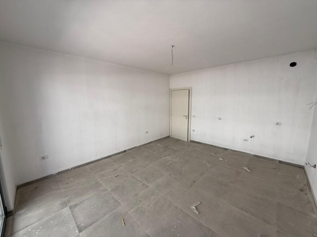 📣 VENDESI Appartamento 2+1 con 2 bagni e balcone 📍 Via "Durresit" ✨🏢 Nuova costruzione