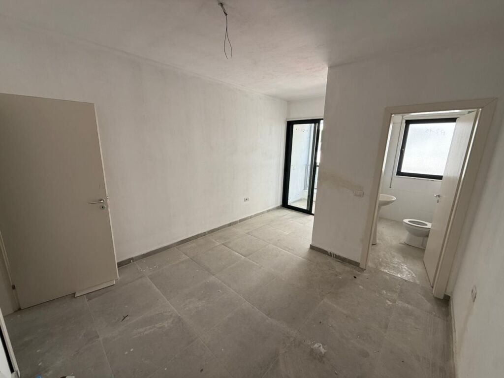 📣 VENDESI Appartamento 2+1 con 2 bagni e balcone 📍 Via "Durresit" ✨🏢 Nuova costruzione