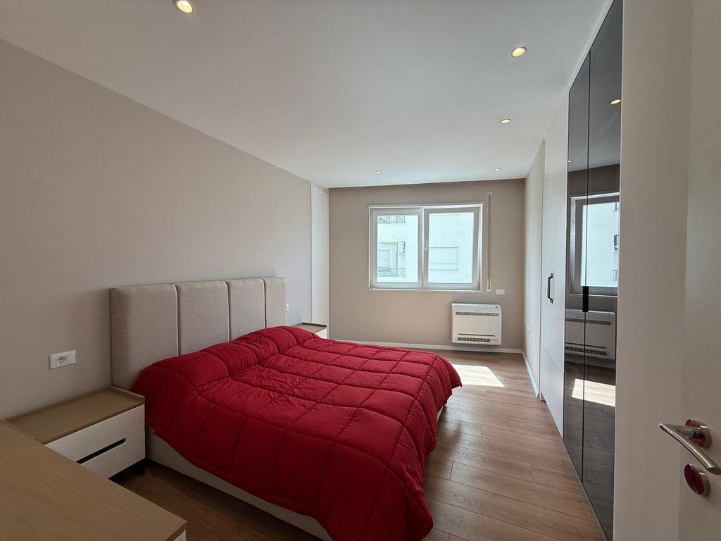 Shitet, Apartament 2+1, Qender, Tiranë