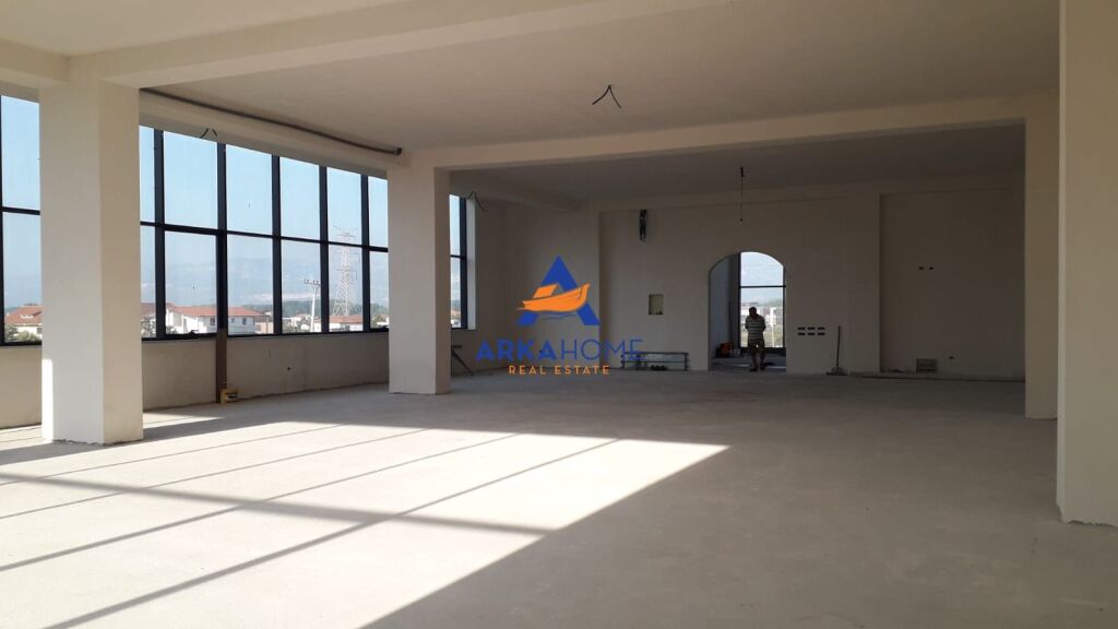 AMBIENT / TOKË PËR QERA 1300M2 "AHMETAJ" 4000 EURO