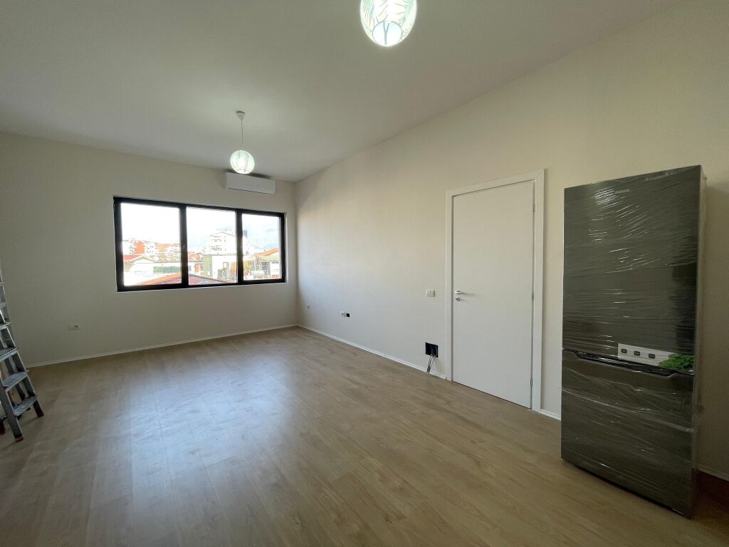 Zyrë ose Apartament për Qira 📍Vasil Shanto /💰 100’000 ALL / muaj