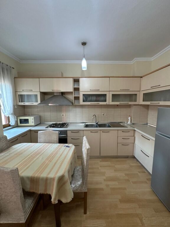 Jepet me qira apartament 2+1