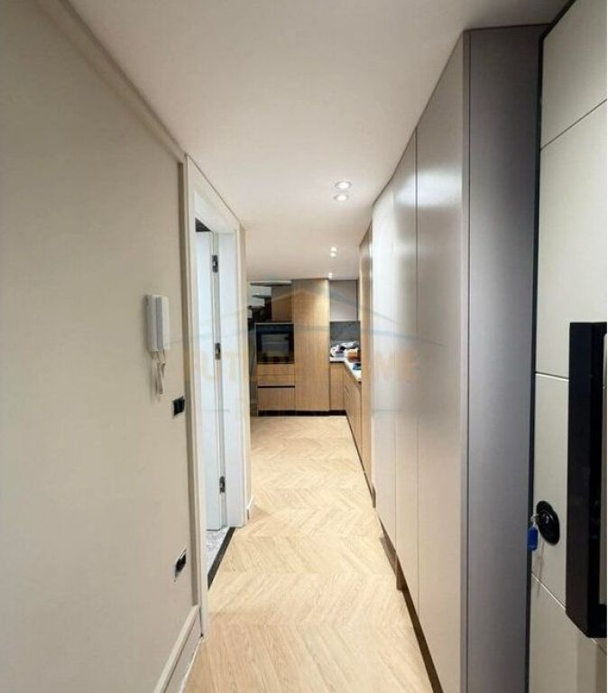 Shitet, Duplex + Post Parkimi, Golden Park