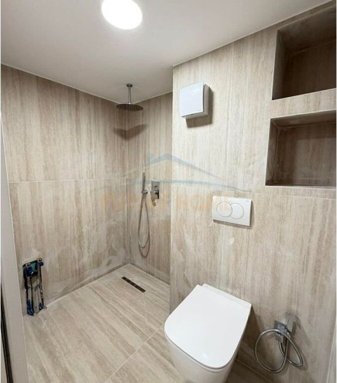 Shitet, Duplex + Post Parkimi, Golden Park