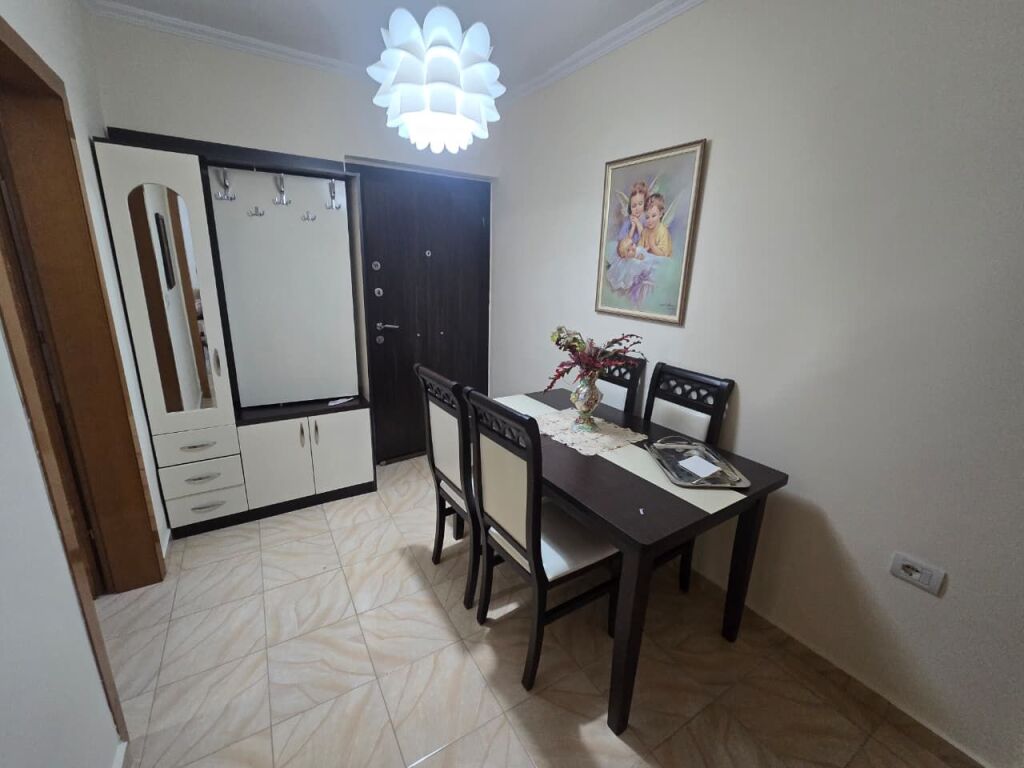 Apartament 1+1+Blk Me Qira ne Rrugen e Barrikadave