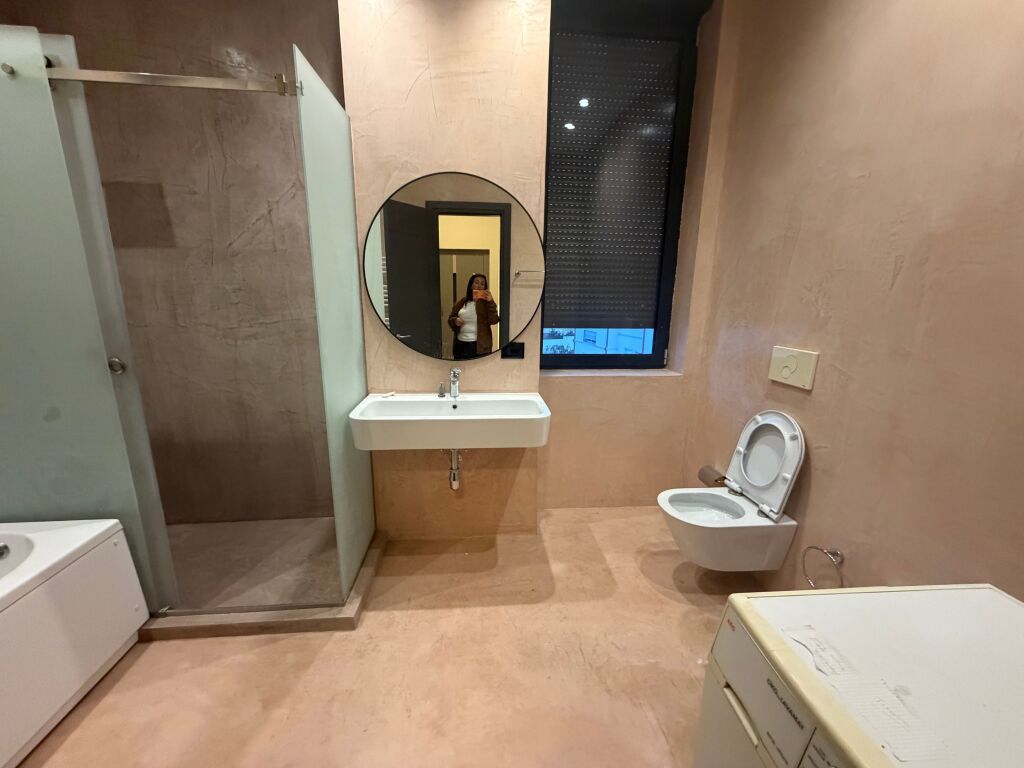 Villa su 3 piani, parzialmente arredata, Akatchia hill Teg, 2500 euro