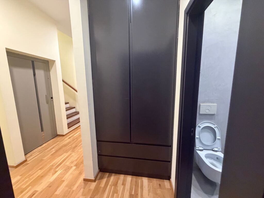 Villa su 3 piani, parzialmente arredata, Akatchia hill Teg, 2500 euro