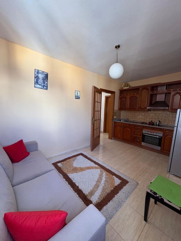 Apartament me Qera tek Rr. Kavajes/Rr. Bogdaneve, Njesia 10, Qender Tirane