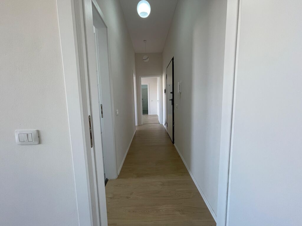 Zyrë ose Apartament për Qira 📍Vasil Shanto /💰 100’000 ALL / muaj