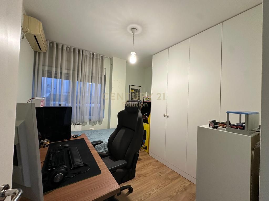 Apartament 2+1+2 per qira tek Kompleksi Kolombo, Liqeni i Thate