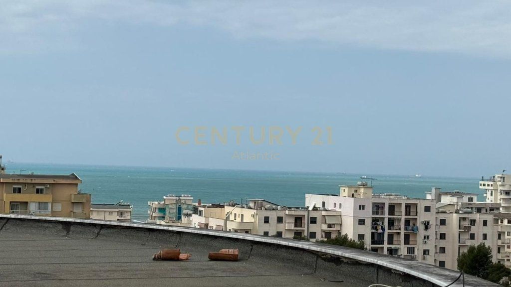 Penthouse Me Pishine 3+2+3+Post Parkimi Për Shitje në Plazh Hekurudha, Durrës| 315 m²