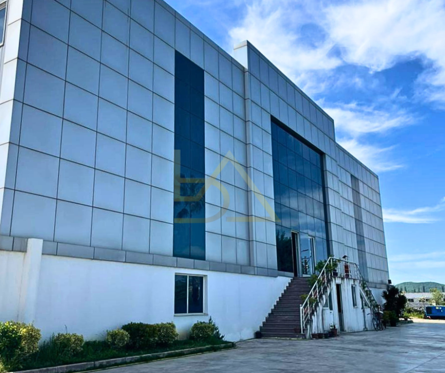 AMBIENTE COMMERCIALE IN AFFITTO – OPPORTUNITÀ IDEALE VICINO A TIRANA