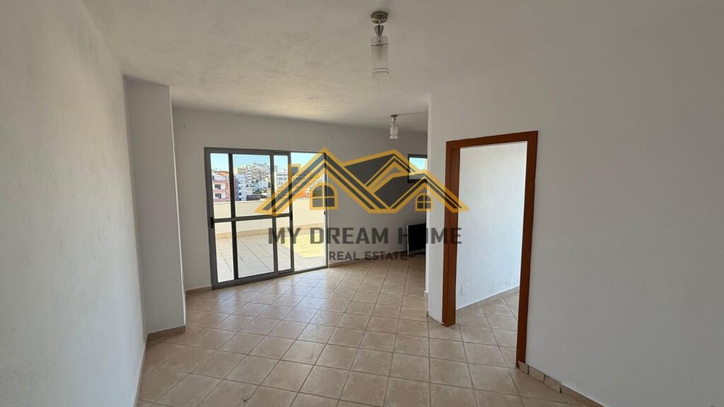 Apartament 2+1+Verand Në Shitje në Plazh Durrës