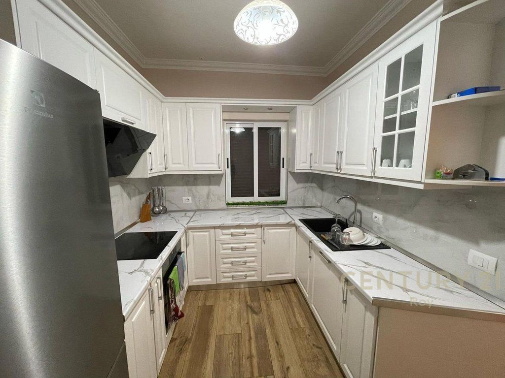 SHITET VILE 4+2 NE GOLEM 150 METRA LARG DETIT!!!