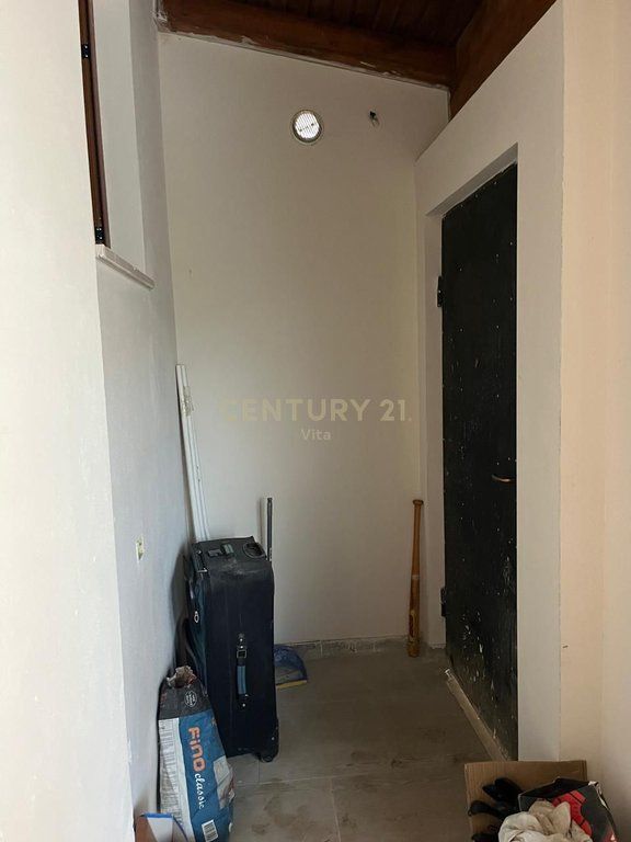 SHITET APARTAMENT TEK STACIONI I PARE NE PLAZH , DURRES !!!!