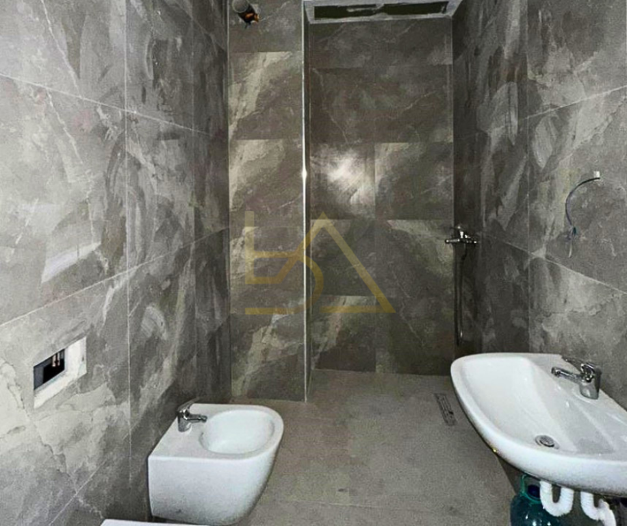 Shitet Garsoniere – Porta Tirana e Re, Sauk