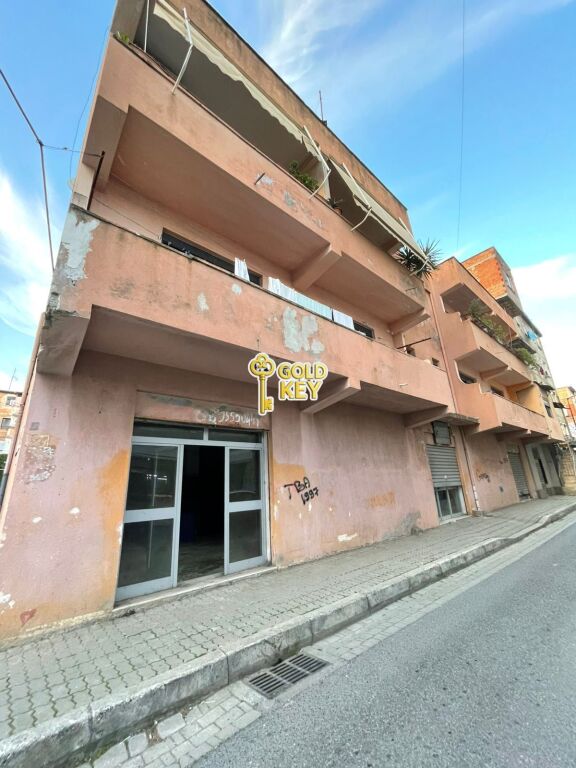 🏢 AMBIENT OPEN SPACE ME QERA MARKATA FRUTA PERIME DURRES