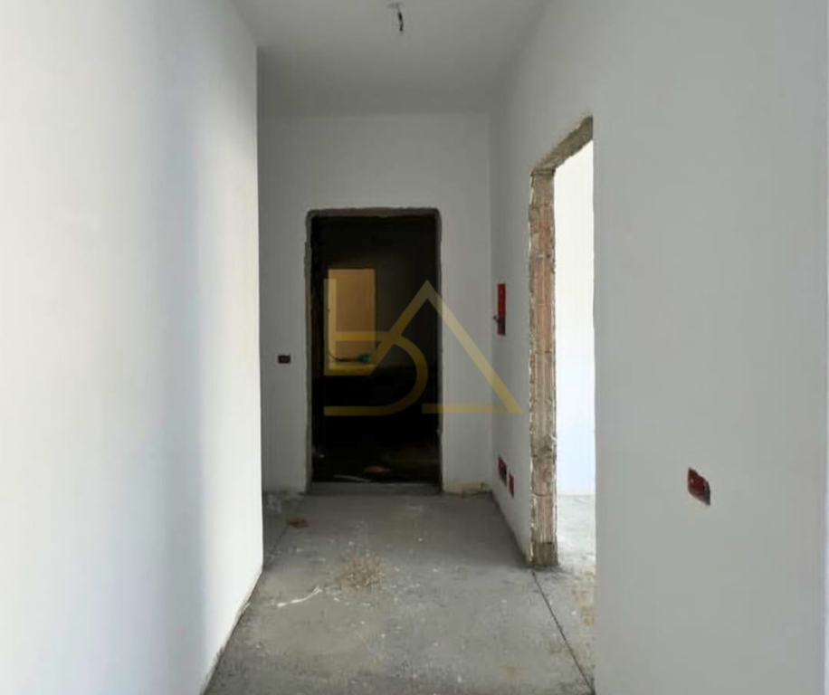 Shitet Apartament– Komuna e Parisit, Tiranë