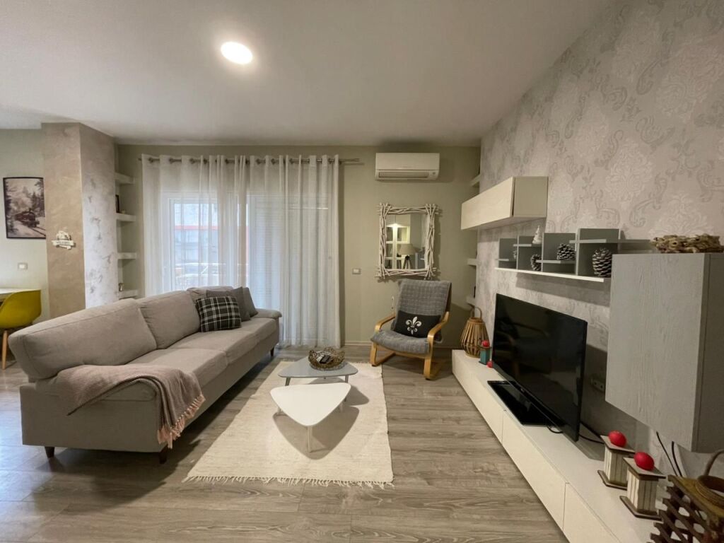 Apartament 2+1 per shitje tek Kristal Center.