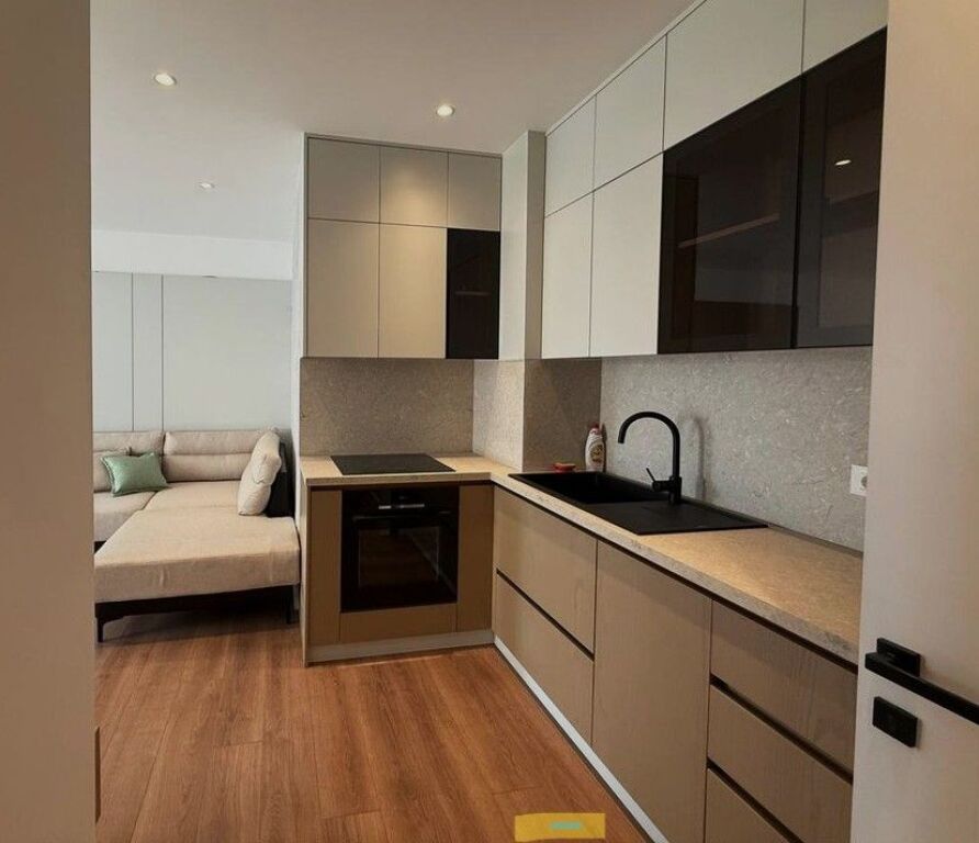 Shitet, Apartament 2+1, Qender, Tiranë