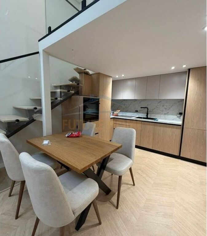 Shitet, Duplex + Post Parkimi, Golden Park